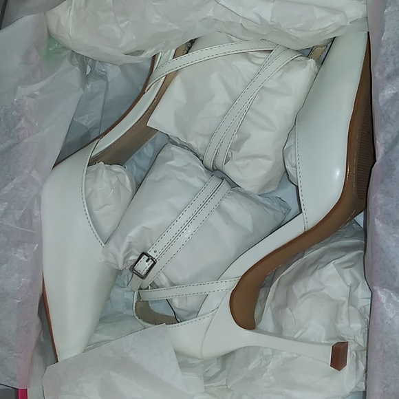 Vince Camuto Women's Ketrinda Ankle Strap Pump - Picture 5 of 8